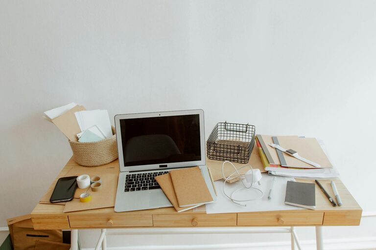 Tipy, jak zlepšit organizaci domácího pracovního prostoru pro vyšší produktivitu